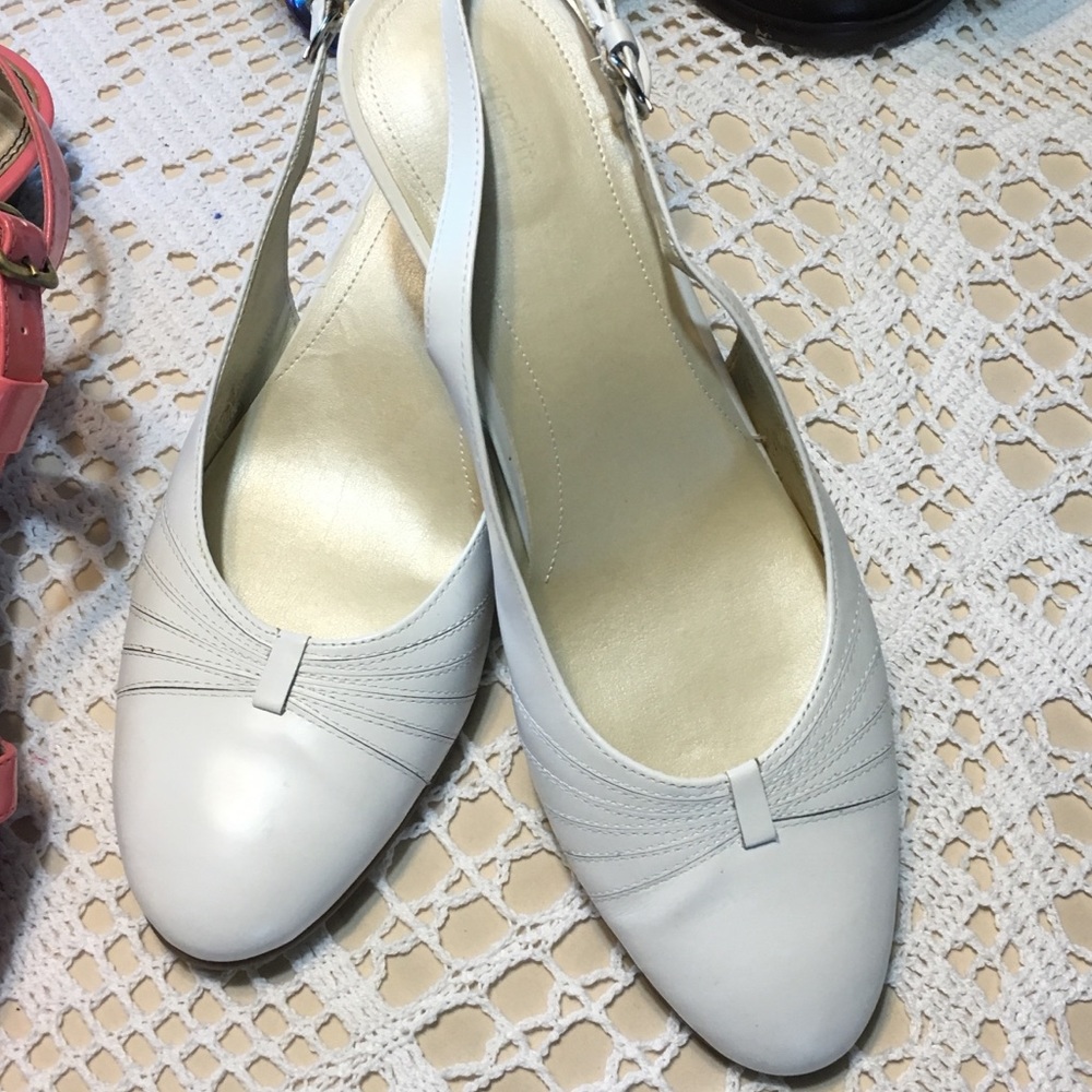 White heels 🌹reserved @pvneecy
